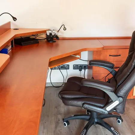 Na Okraji Mesta S Vlastnim Parkovanim * Česká Lípa